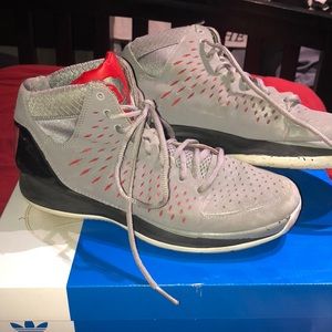 Derrick Rose basketball shoes